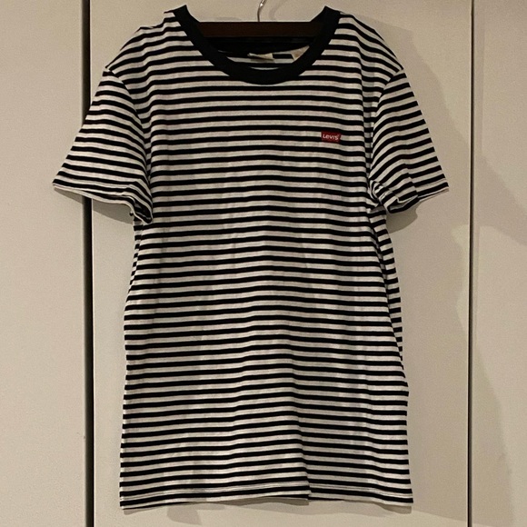 Levi’s Tee - Picture 1 of 3